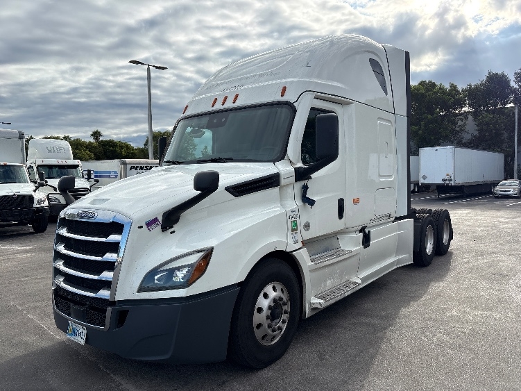 2022 Freightliner Cascadia in Medley, FL — photo 3