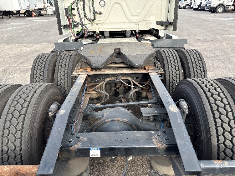 2022 Freightliner Cascadia in Medley, FL — photo 6