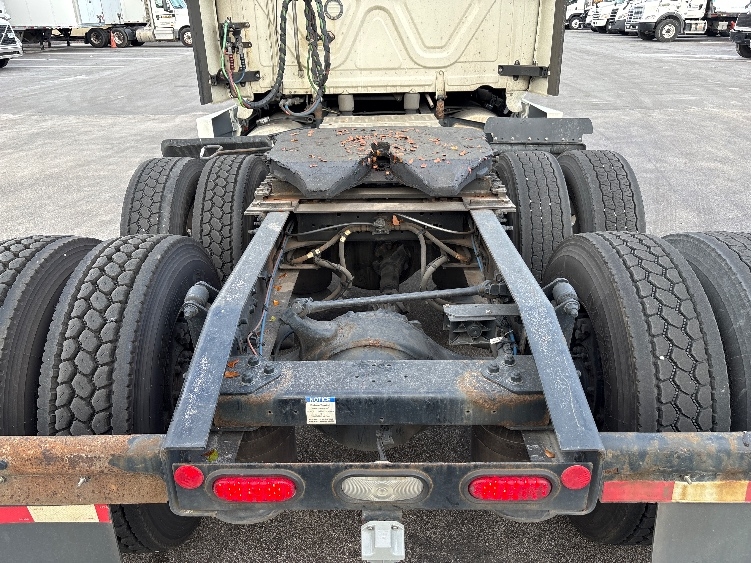 2022 Freightliner Cascadia in Medley, FL — photo 6