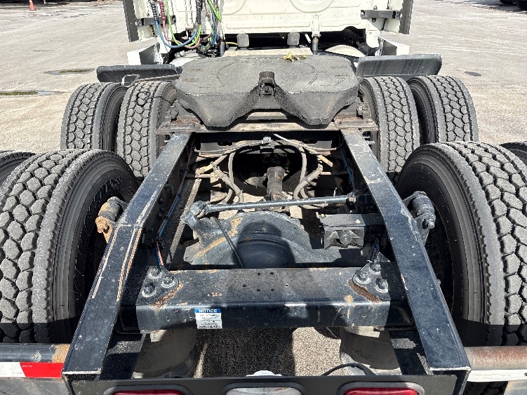 2022 Freightliner Cascadia in Medley, FL — photo 6