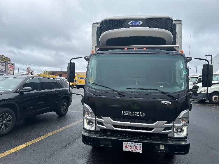 2022 Isuzu NRR in Braintree, MA — photo 2