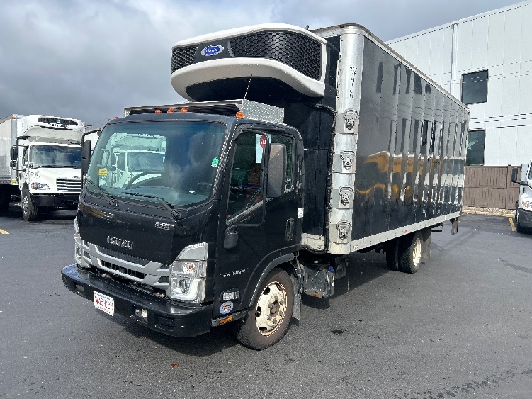 2022 Isuzu NRR in Braintree, MA — photo 3
