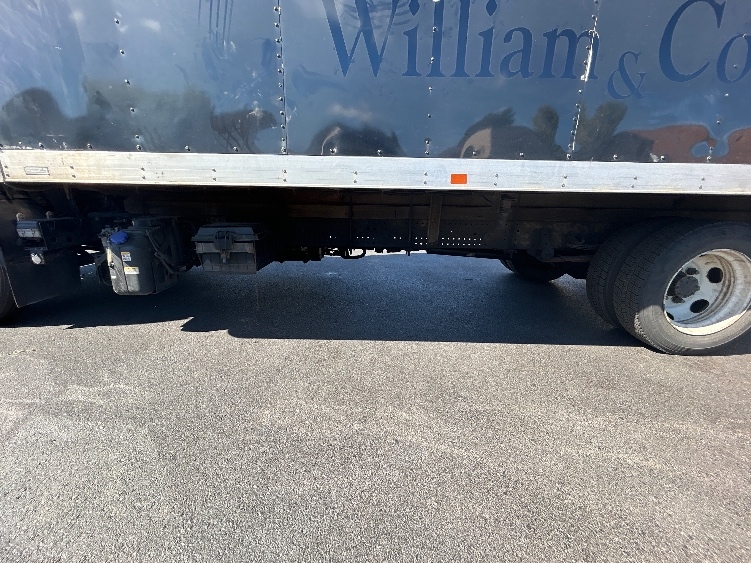 2022 Isuzu NRR in Braintree, MA — photo 5