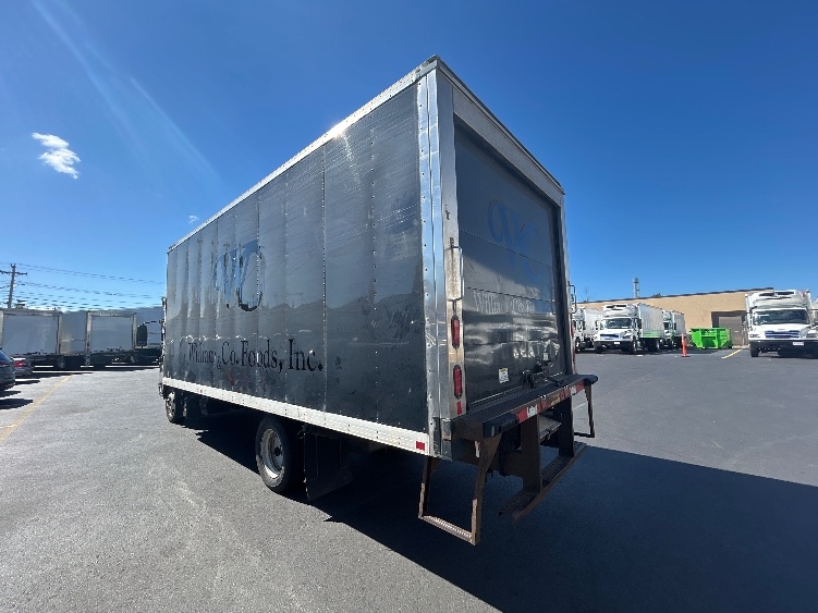 2022 Isuzu NRR in Braintree, MA — photo 6