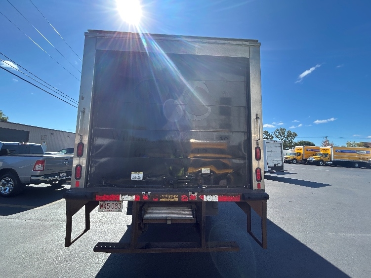 2022 Isuzu NRR in Braintree, MA — photo 7