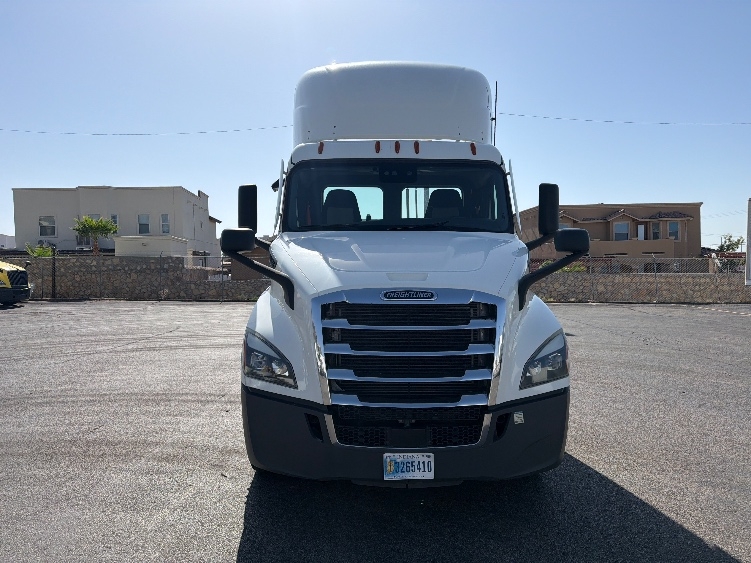 2022 Freightliner Cascadia in El Paso, TX — photo 2