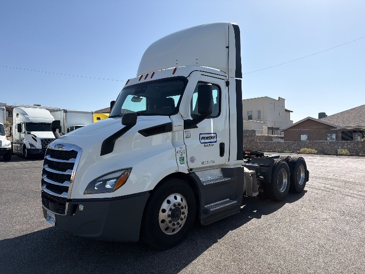 2022 Freightliner Cascadia in El Paso, TX — photo 3