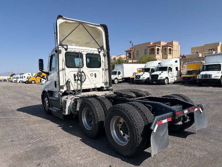 2022 Freightliner Cascadia in El Paso, TX — photo 5