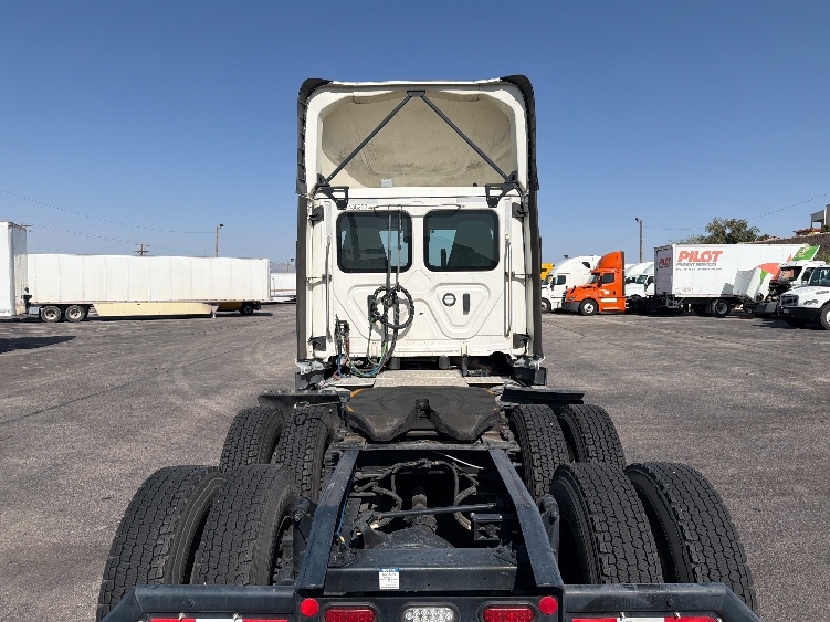 2022 Freightliner Cascadia in El Paso, TX — photo 6