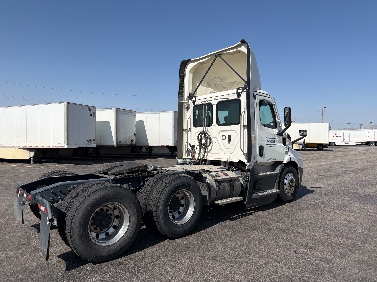 2022 Freightliner Cascadia in El Paso, TX — photo 7