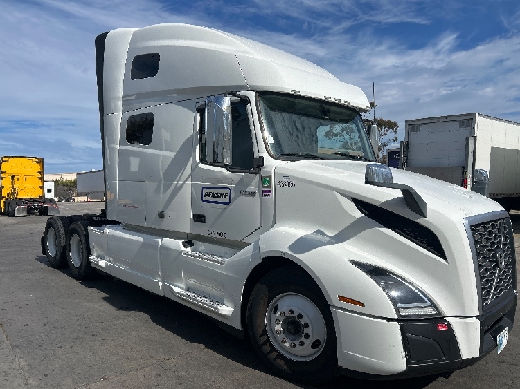 2022 Volvo VNL 760