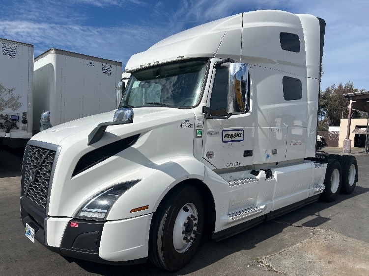 2022 Volvo VNL 760 in San Marcos, CA — photo 3