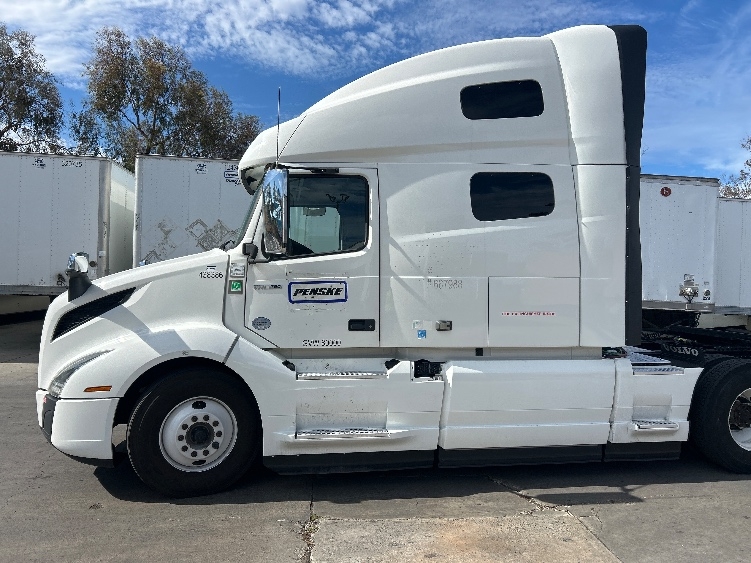 2022 Volvo VNL 760 in San Marcos, CA — photo 4
