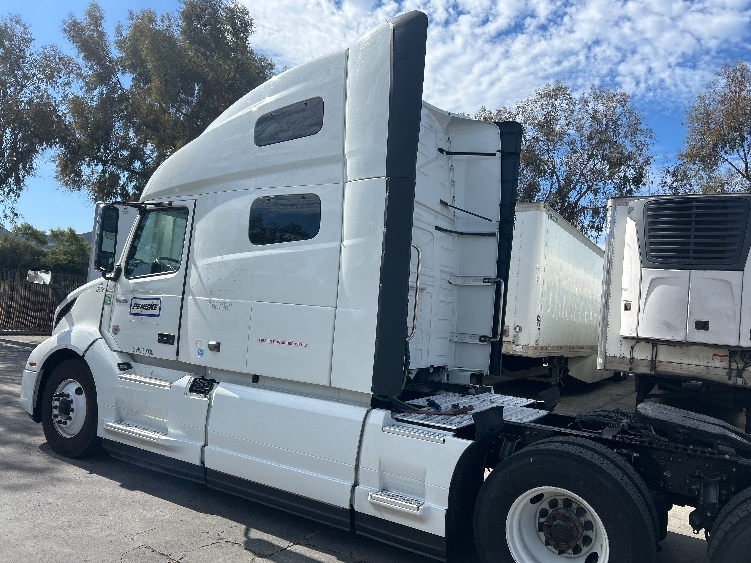 2022 Volvo VNL 760 in San Marcos, CA — photo 5