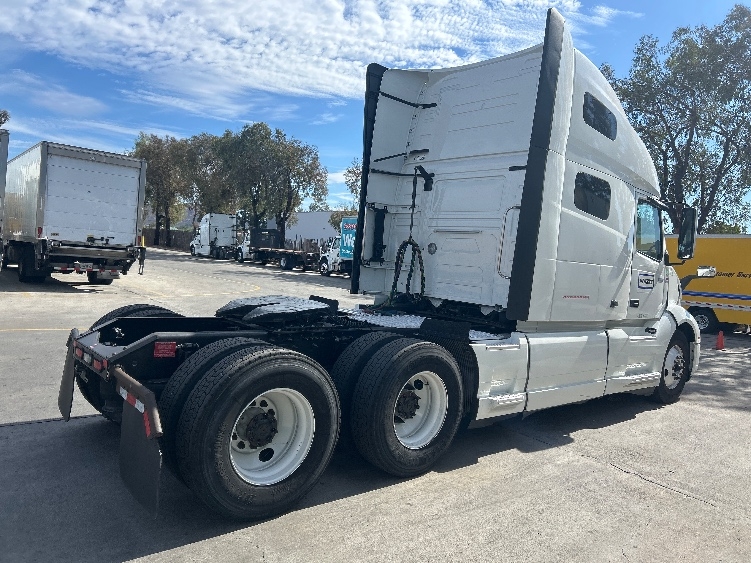 2022 Volvo VNL 760 in San Marcos, CA — photo 7