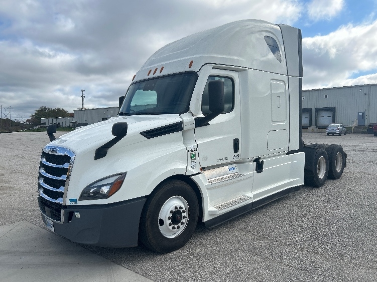 2022 Freightliner Cascadia in Warren, MI — photo 3