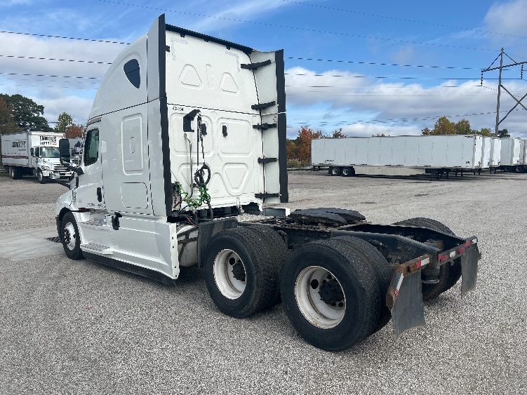 2022 Freightliner Cascadia in Warren, MI — photo 5