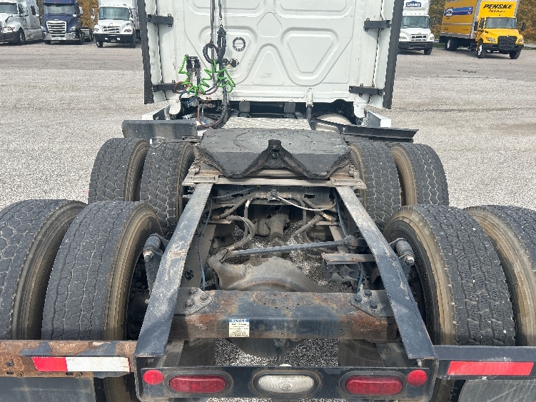 2022 Freightliner Cascadia in Warren, MI — photo 6