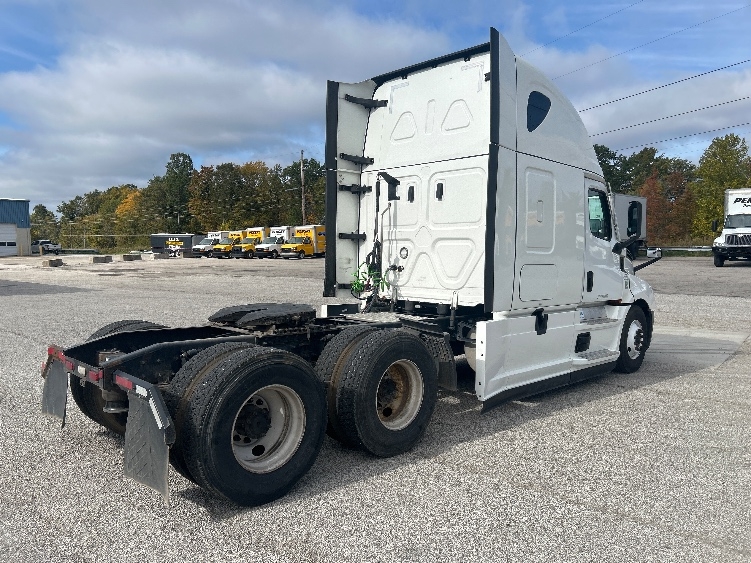 2022 Freightliner Cascadia in Warren, MI — photo 7