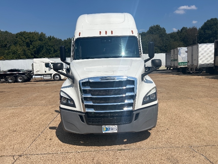 2022 Freightliner Cascadia in Memphis, TN — photo 2
