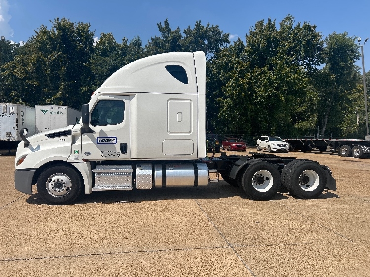 2022 Freightliner Cascadia in Memphis, TN — photo 4