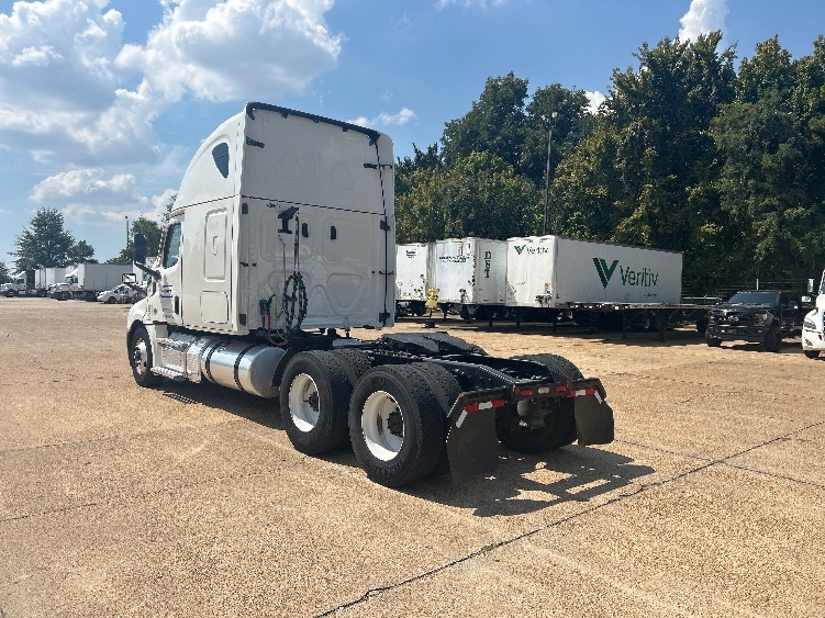 2022 Freightliner Cascadia in Memphis, TN — photo 5