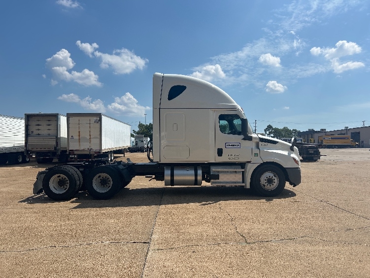 2022 Freightliner Cascadia in Memphis, TN — photo 8