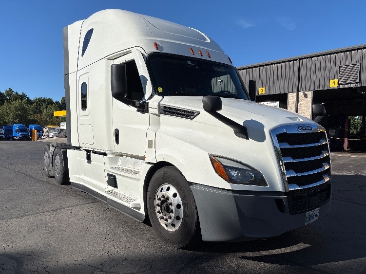 2022 Freightliner Cascadia in Jessup, PA