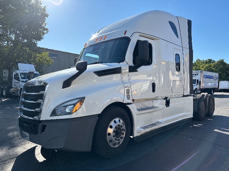 2022 Freightliner Cascadia in Jessup, PA — photo 3
