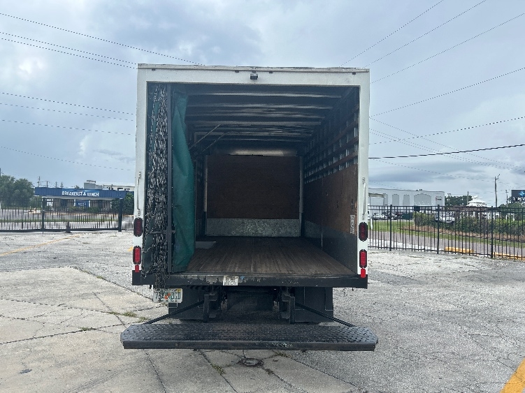 2022 Isuzu NRR in Tampa, FL — photo 8