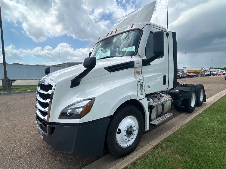 2022 Freightliner Cascadia in Richland, MS — photo 3