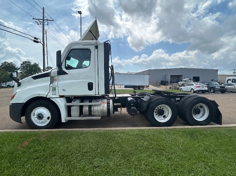 2022 Freightliner Cascadia in Richland, MS — photo 4