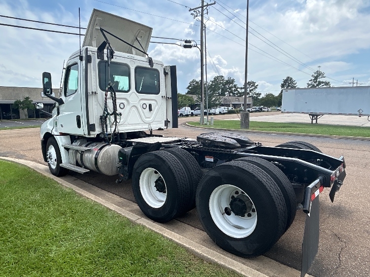 2022 Freightliner Cascadia in Richland, MS — photo 5
