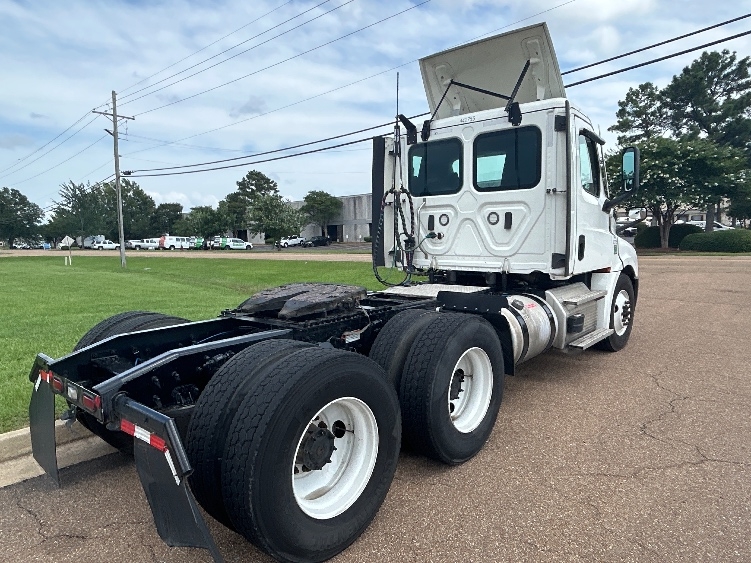 2022 Freightliner Cascadia in Richland, MS — photo 7