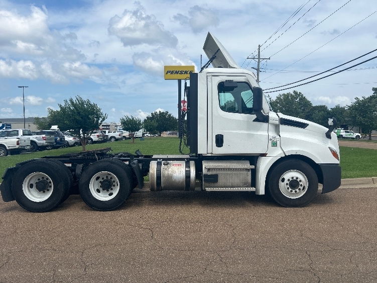 2022 Freightliner Cascadia in Richland, MS — photo 8