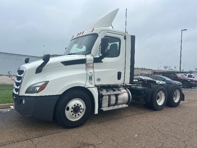 2022 Freightliner Cascadia in Jackson, MS — photo 3