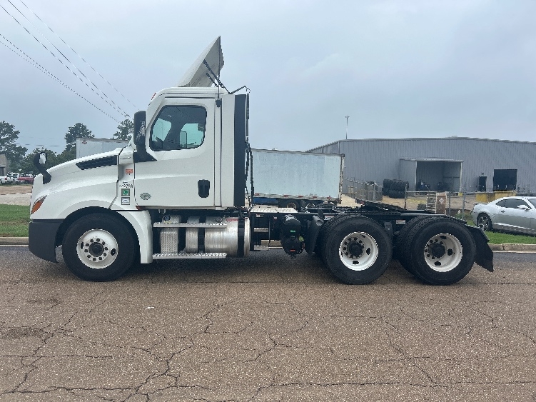 2022 Freightliner Cascadia in Jackson, MS — photo 4