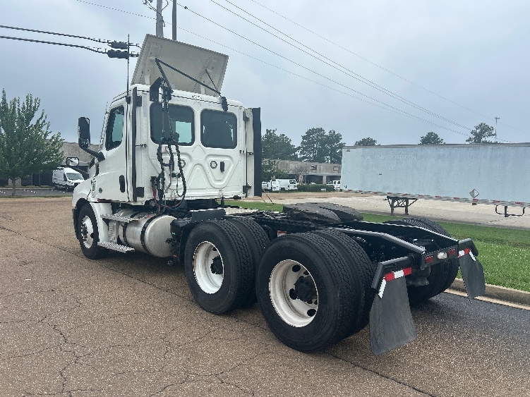 2022 Freightliner Cascadia in Jackson, MS — photo 5