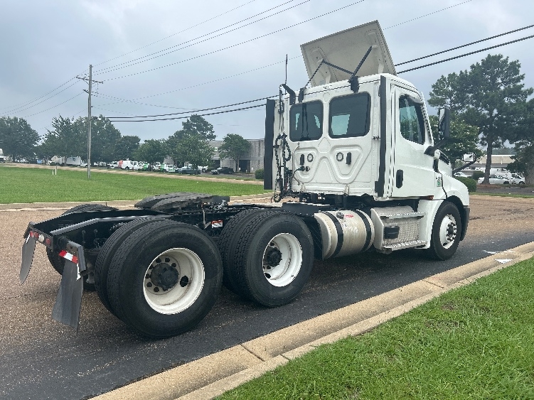 2022 Freightliner Cascadia in Jackson, MS — photo 7
