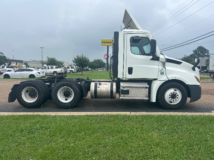 2022 Freightliner Cascadia in Jackson, MS — photo 8