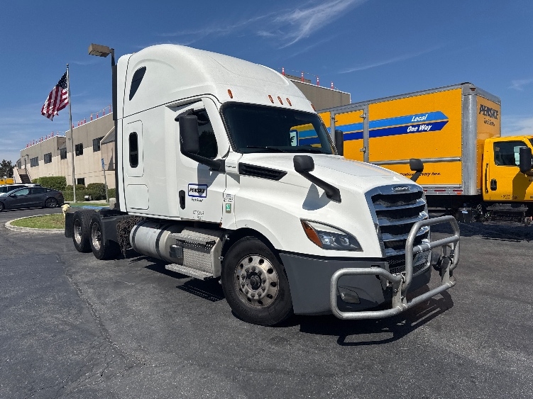 2022 Freightliner Cascadia in Torrance, CA