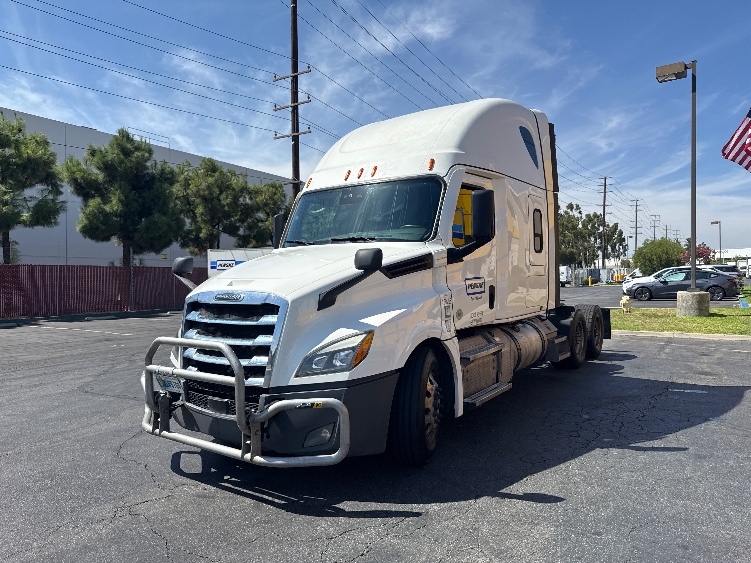 2022 Freightliner Cascadia in Torrance, CA — photo 3