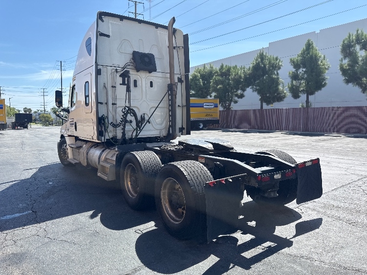 2022 Freightliner Cascadia in Torrance, CA — photo 5