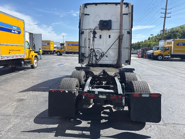 2022 Freightliner Cascadia in Torrance, CA — photo 6