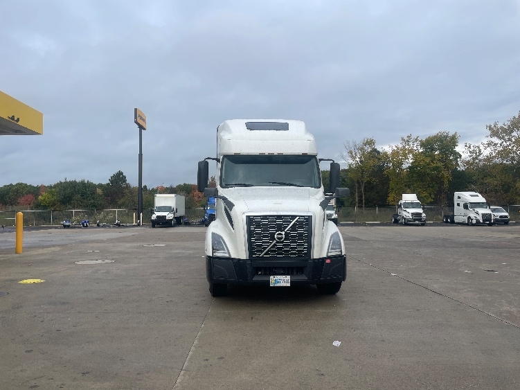 2022 Volvo VNL 760 in Melrose Park, IL — photo 2