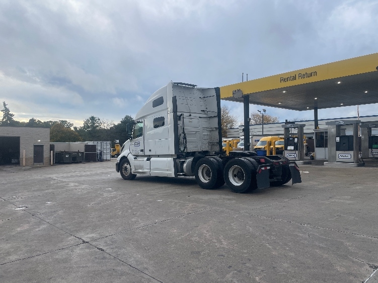2022 Volvo VNL 760 in Melrose Park, IL — photo 5