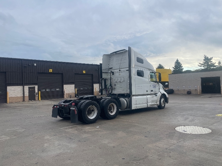 2022 Volvo VNL 760 in Melrose Park, IL — photo 7