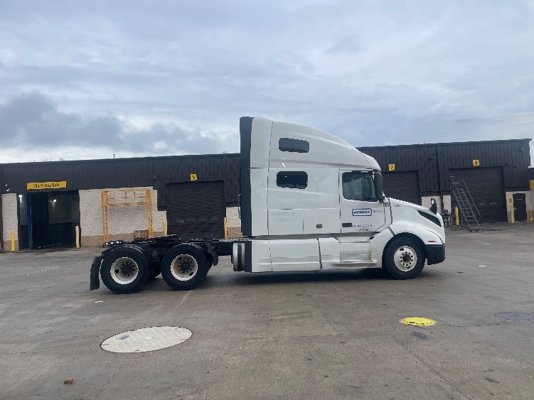 2022 Volvo VNL 760 in Melrose Park, IL — photo 8