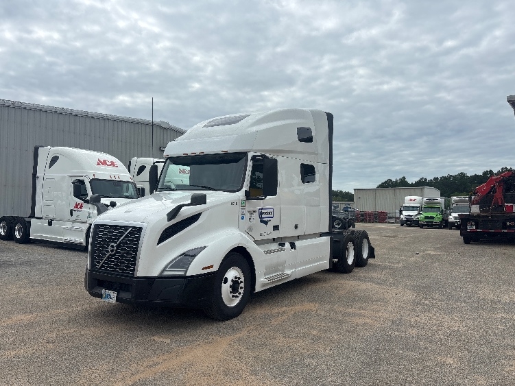 2022 Volvo VNL 760 in Atlanta (Forest Park), GA — photo 3