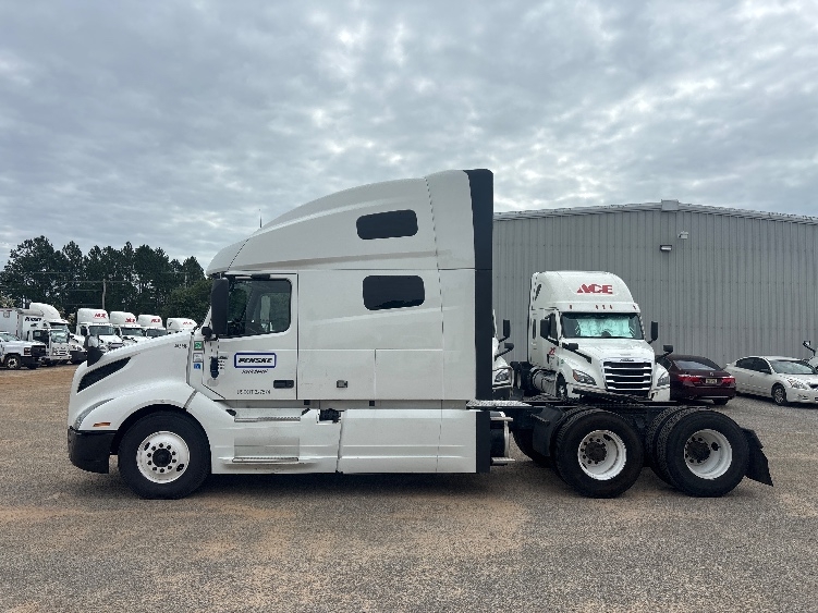 2022 Volvo VNL 760 in Atlanta (Forest Park), GA — photo 4